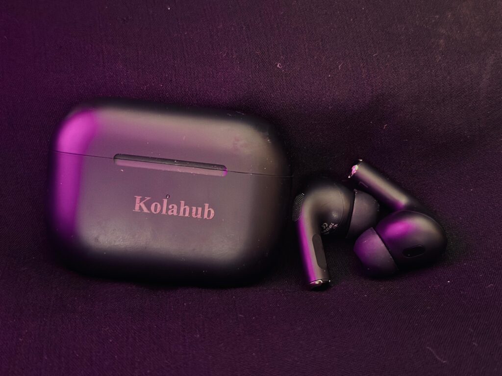 "Kolahub black airbuds with mic and noise reduction, presented with original box – best budget airbuds in Pakistan"